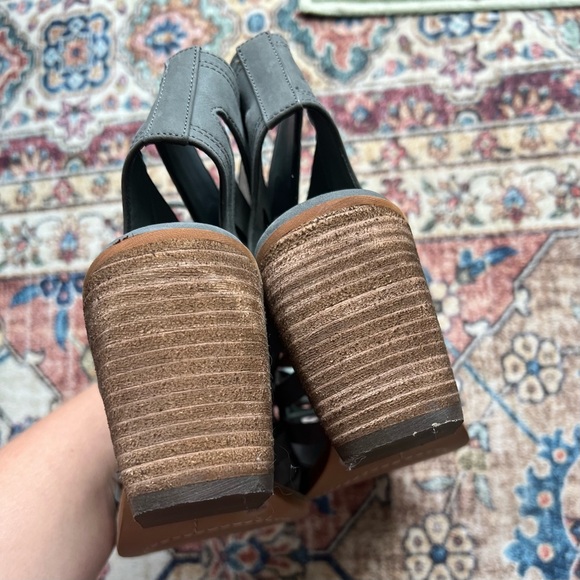 Vince Camuto olive green leather Lace-Up Block open toe Heel, size 7.5 - Picture 4 of 7